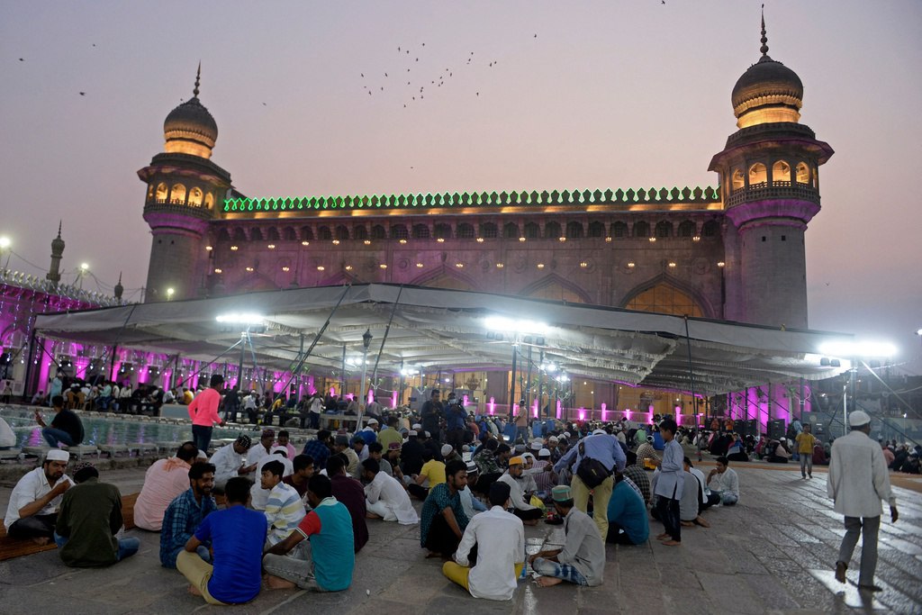 بالصور.. أجواء شهر رمضان في الهند