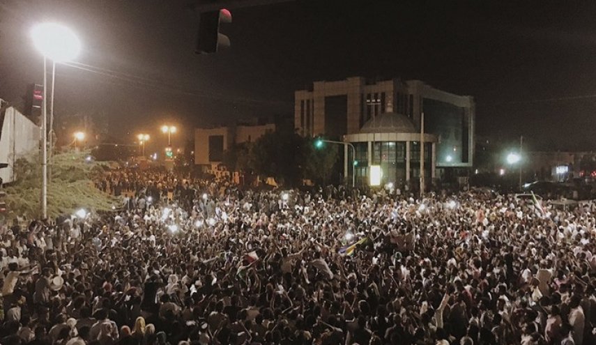 مظاهرات ليلية في السودان ضد الحكم العسكري