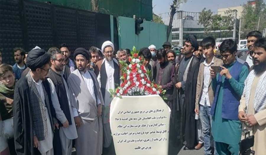 تجمع جماهيري في كابول ضد مثيري الفتن وتقديم الزهور للسفارة الإيرانية+ صور