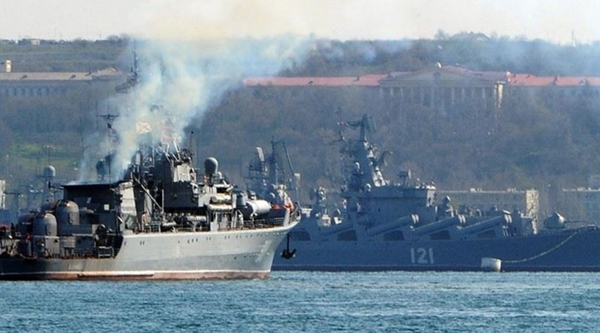 الدفاع الروسية : الطراد "موسكفا" لم يغرق ويسحب للميناء لتحديد مصادر النيران