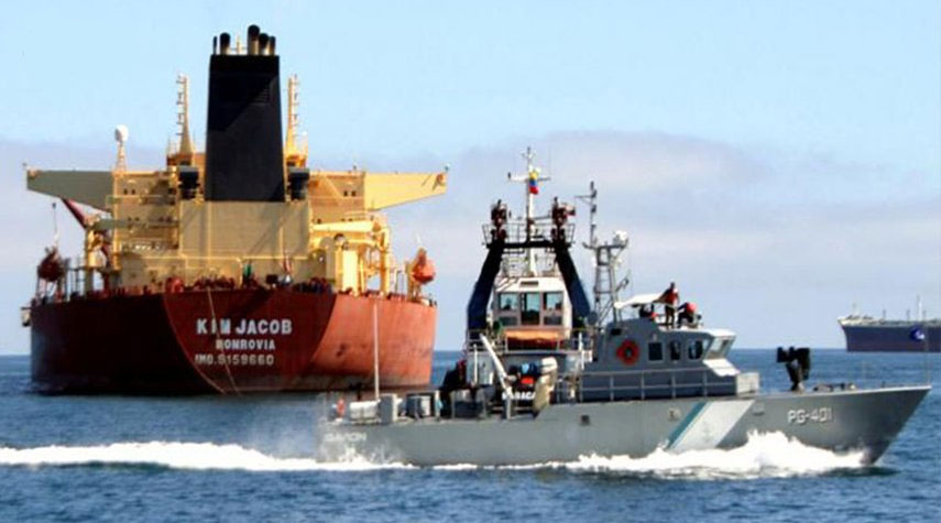 حرس الثورة يضبط سفينة تحمل وقوداً مهرباً في الخليج الفارسي