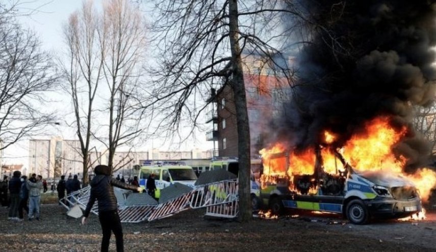 احتجاجات عنيفة على اساءة متطرف في السويد للقرآن الكريم