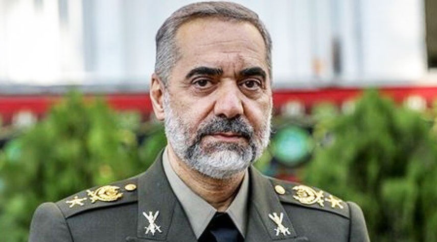 وزير الدفاع الإيراني : الجيش أرسى الأمن والإقتدار بجدارة على صعيد البلاد