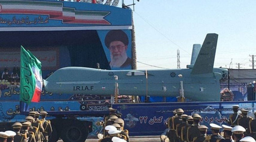 الجيش الإيراني يعرض الطائرة المسيرة "كمان 22" الاستراتيجية لأول مرة