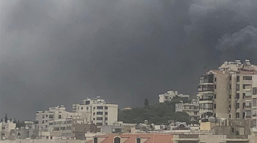 حريق ضخم يلتهم معملاً في لبنان