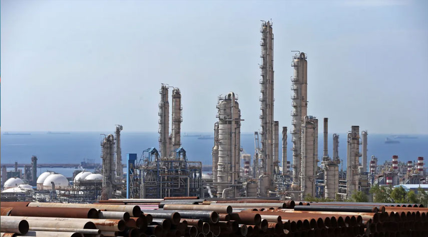 النفط الإيرانية تبدي استعدادها لنقل تجاربها الى العراق