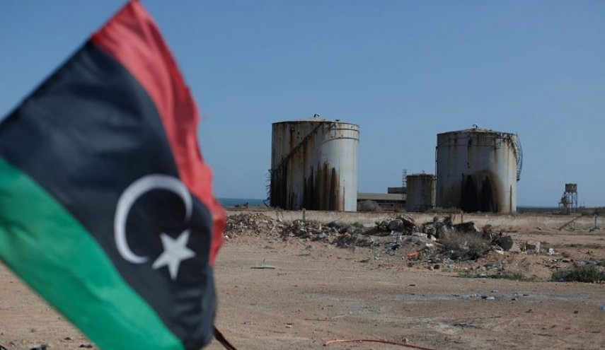 ليبيا تخسر نصف إنتاجها النفطي بسبب الخلافات السياسية