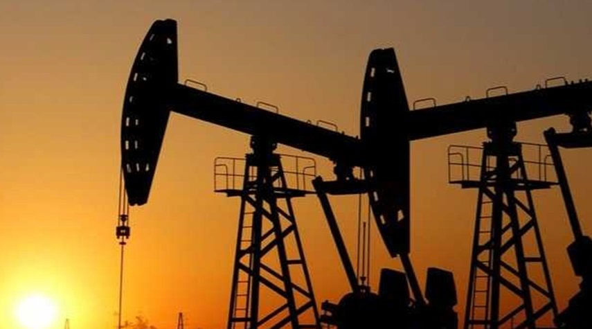 تراجع أسعار النفط بنحو 5 %