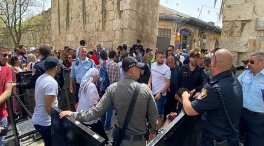 سلطات الإحتلال الصهيوني تعتدي على المسيحيين في القدس