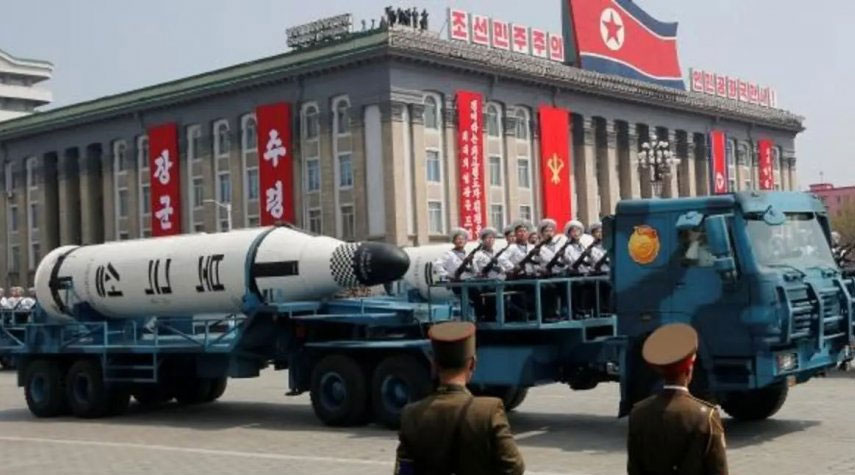 كوريا الشمالية تستعرض قدراتها العسكرية عشية ذكرى تأسيس جيشها