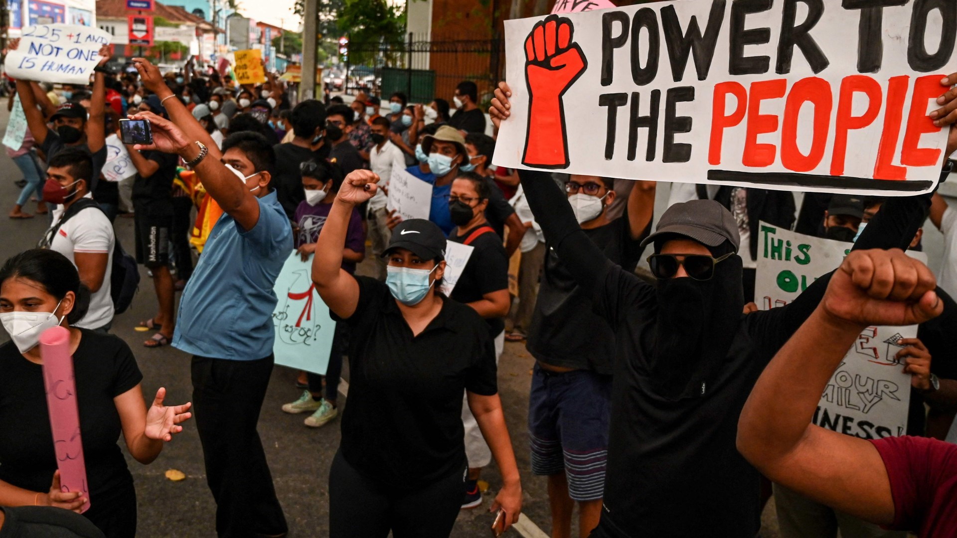 سريلانكا تجدد التظاهرات المطالبة باستقالة الحكومة
