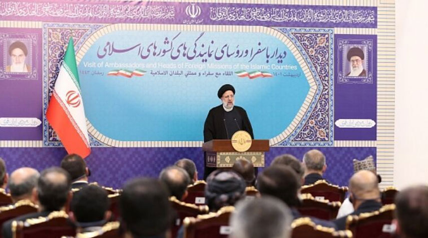 الرئيس الإيراني: تطبيع العلاقات مع الكيان الصهيوني كتربية الأفعى في الكمّ