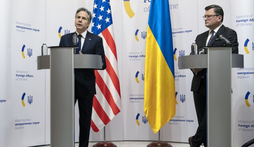 بلينكن ونظيره الأوكراني يبحثان عودة الدبلوماسيين الأمريكيين إلى كييف