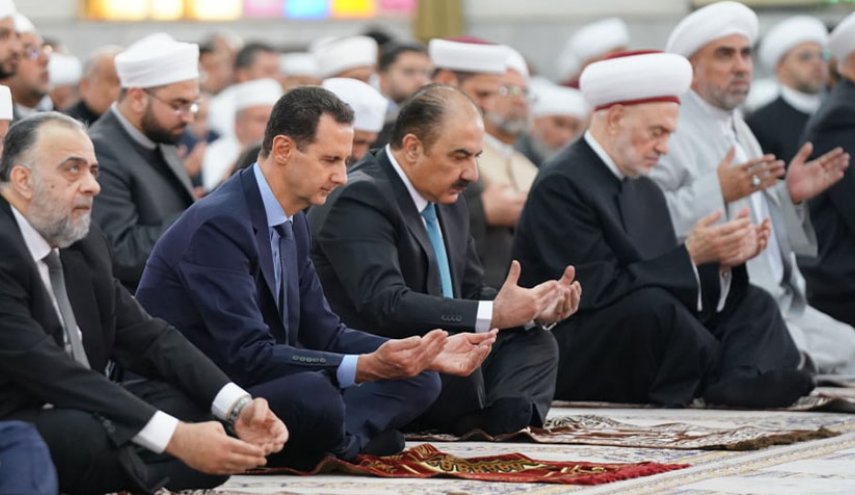 بالصور.. الرئيس الأسد يؤدي صلاة عيد الفطر في جامع الحسن بالعاصمة دمشق