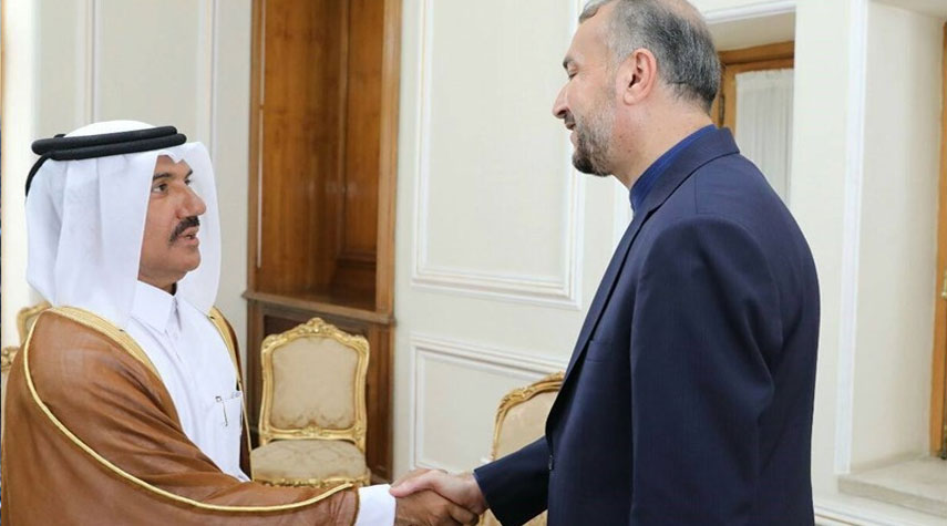 وزير الخارجية الايراني يستقبل وفدا قطريا رفيع المستوى