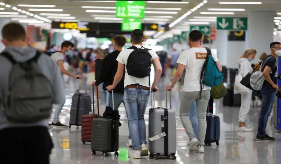 أوروبا تلغي إلزامية الكمامات في الطائرات والمطارات 