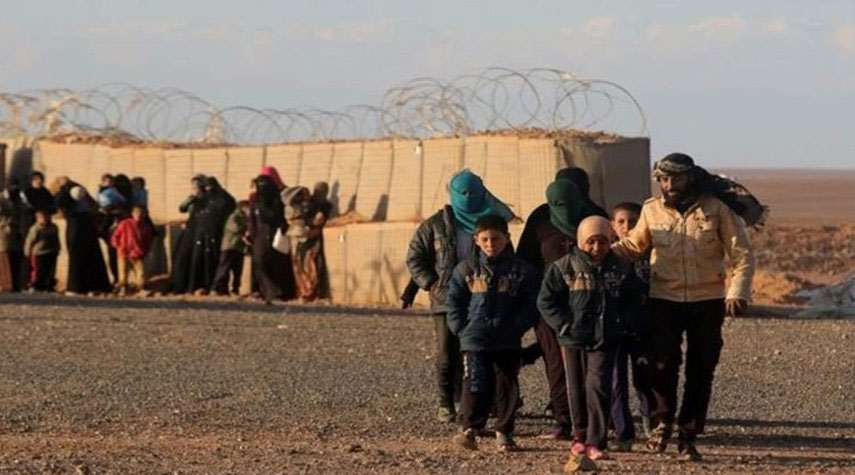 سوريا.. عائلات جديدة تغادر مخيم الركبان نحو حمص