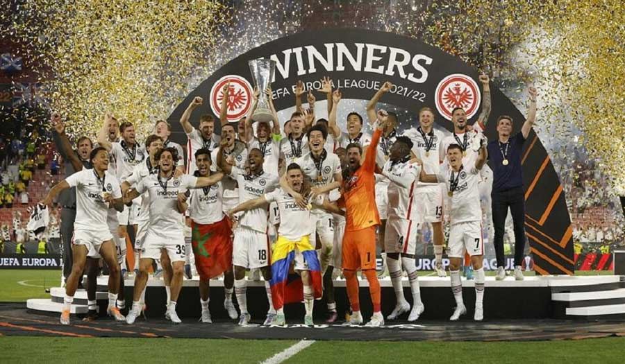 آينتراخت يرفع كأس الدوري الأوروبي للمرة الثانية في تاريخه
