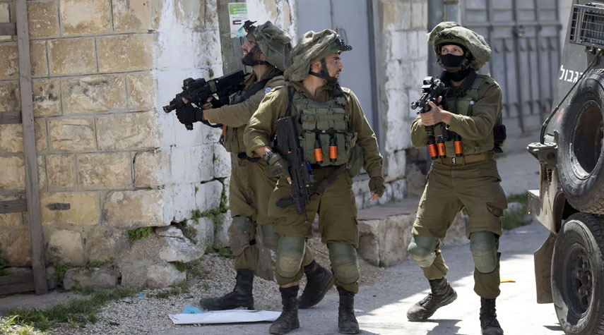 إسرائيل تعتقل 5 فلسطينيين في الضفة الغربية