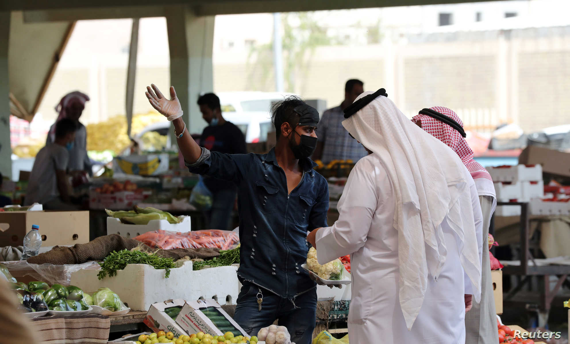 السعودية.. ارتفاع أسعار 80 سلعة غذائية في الأسواق