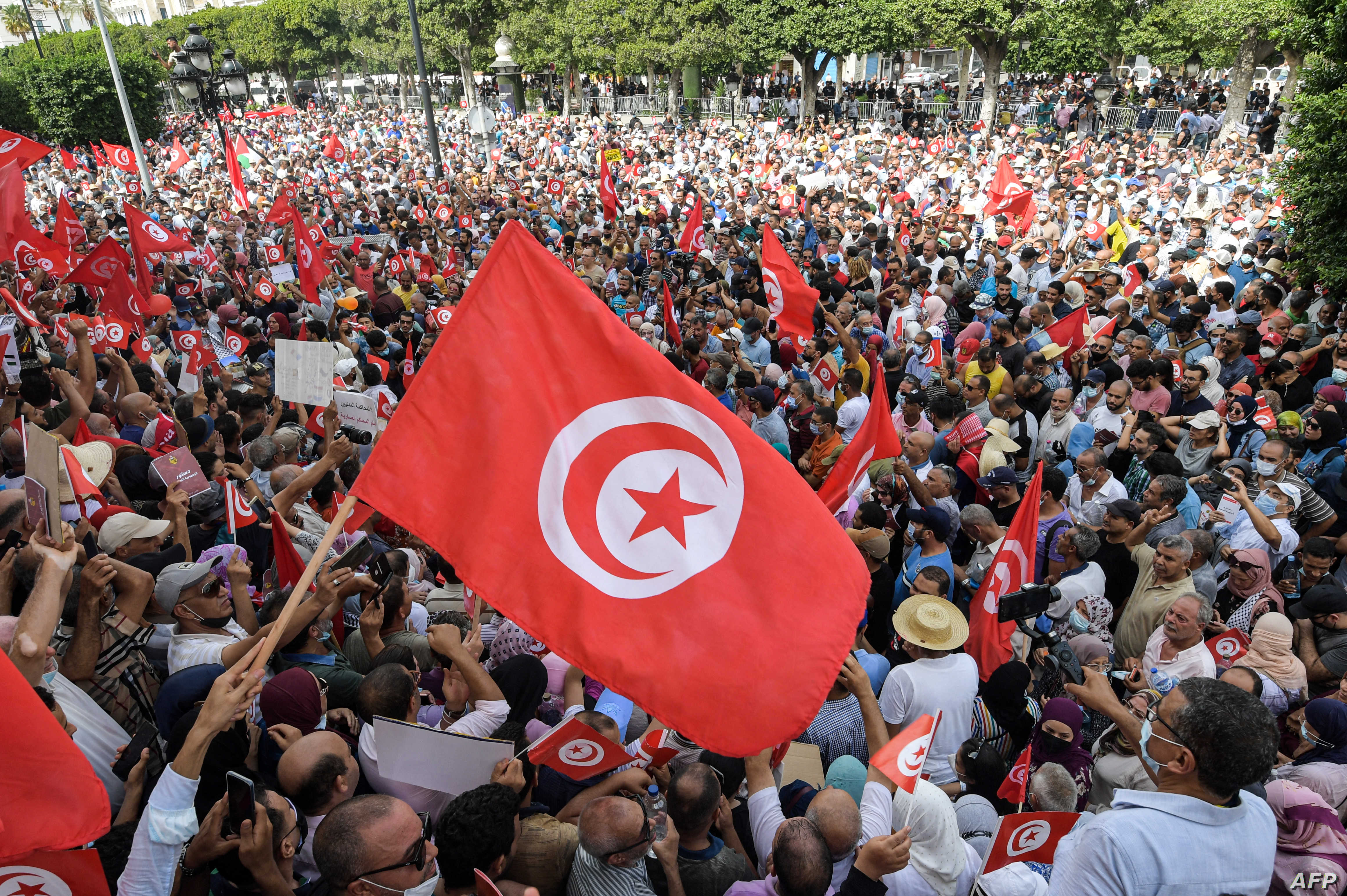 المعارضة في تونس تسعى لتعيين حكومة انقاذ