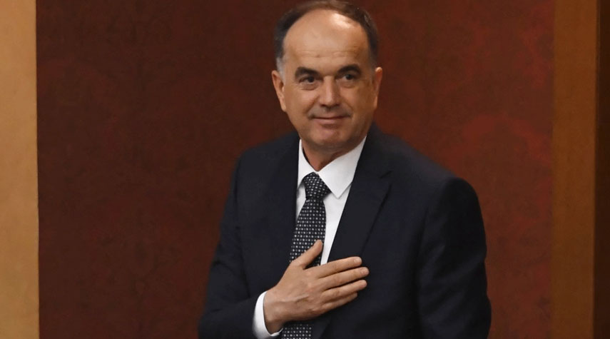 برلمان البانيا ينتخب رئيس الاركان رئيساً للدولة