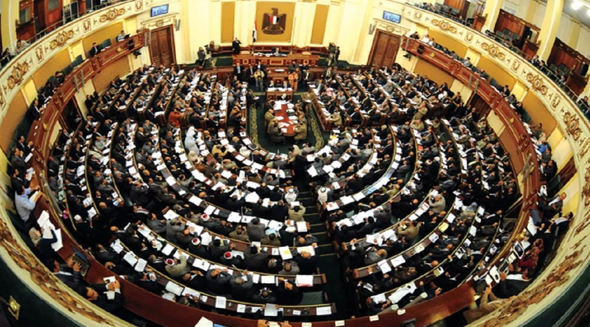 البرلمان المصري يحذر الحكومة من زيادة تعريفة الكهرباء