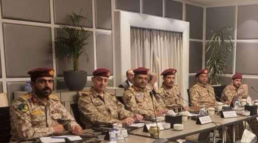 مسؤول عسكري يمني يستغرب مغالطات تحالف العدوان فيما يتصل بملف تعز