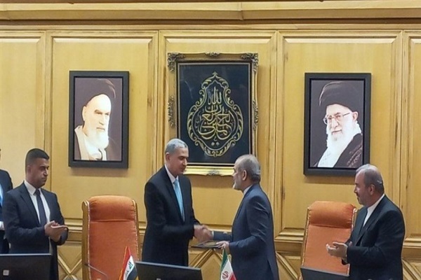 إيران والعراق توقعان مذكرة تعاون حول زيارة الأربعين