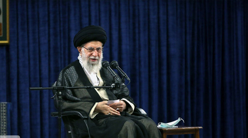بالصور من ايران.. قائد الثورة الاسلامية يلتقي مسؤولي شؤون الحج في ايران