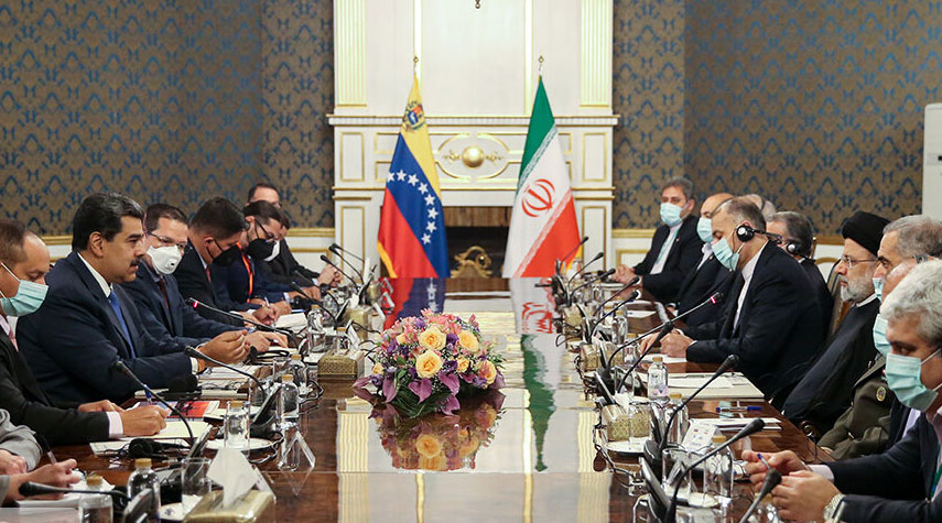 إيران وفنزويلا توقعان وثيقة للتعاون الإستراتيجي الشامل لمدة 20 عاماً
