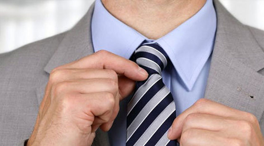 طبيب روسي محذرا.. ربطة العنق قد تسبب جلطة دماغية!