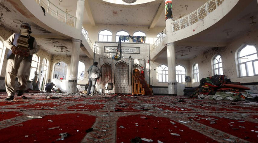 عشرات الضحايا والجرحى إثر انفجار إرهابي داخل مسجد بأفغانستان