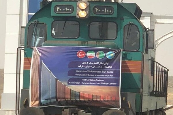 وصول أول قطار ترانزيت بين كازاخستان وتركيا إلى إيران
