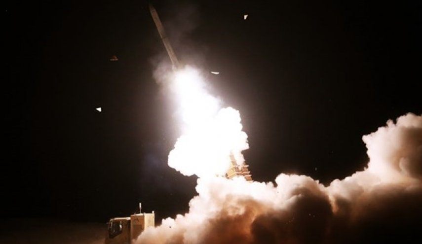 ايران تزيح الستار عن صواريخ بمدى 300 كم