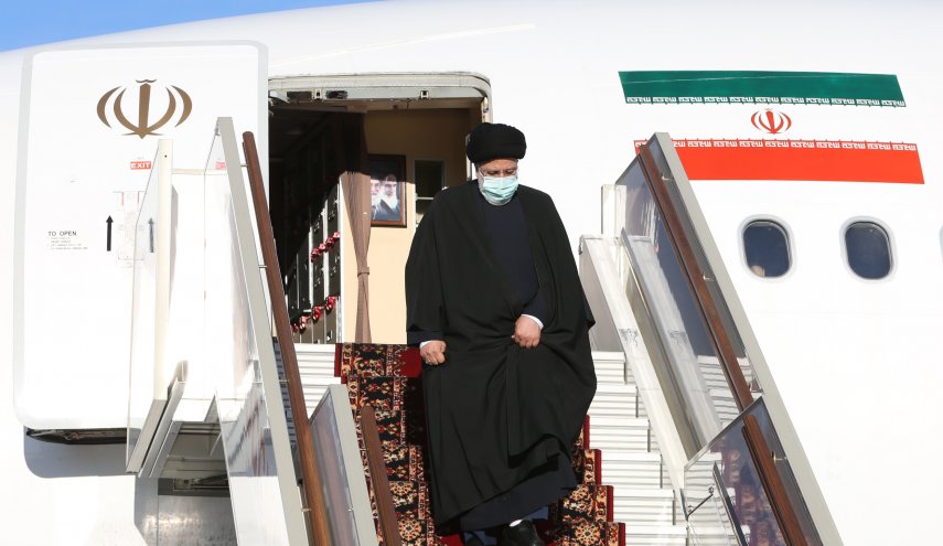 رئيسي يعود الى ايران بعد مشاركته في قمة بحر قزوين