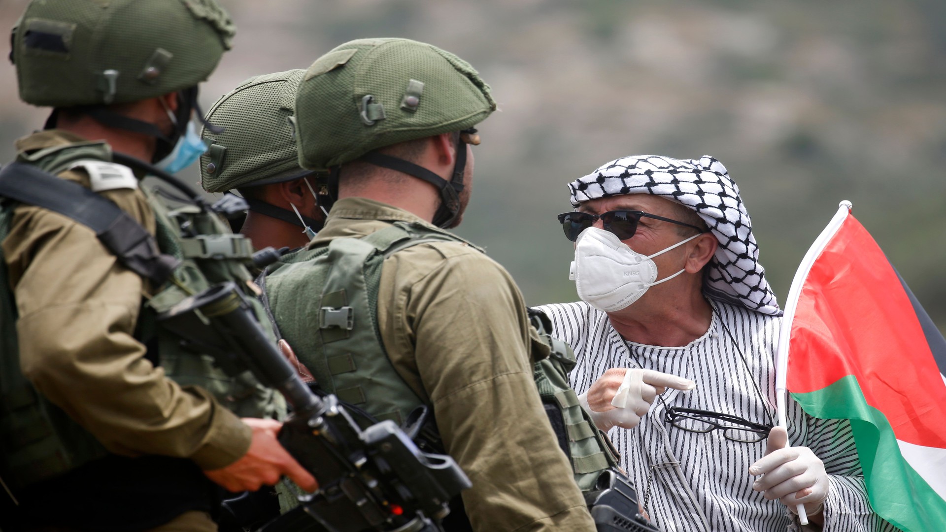 الاحتلال يعتقل 20 فلسطينياً في الضفة الغربية