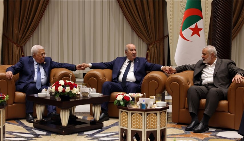 لقاء تاريخي بين عباس وهنية في الجزائر بحضور تبون