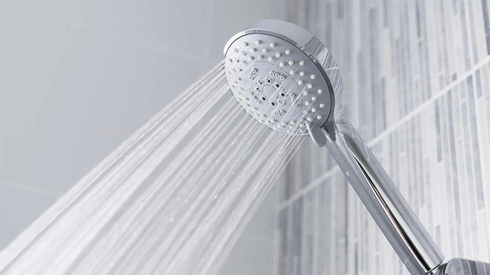 هل يسهم الاستحمام بالماء البارد في إنقاص الوزن؟