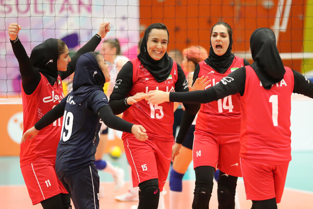 سيدات إيران يهزمن كازاخستان في بطولة آسيا لكرة الطائرة