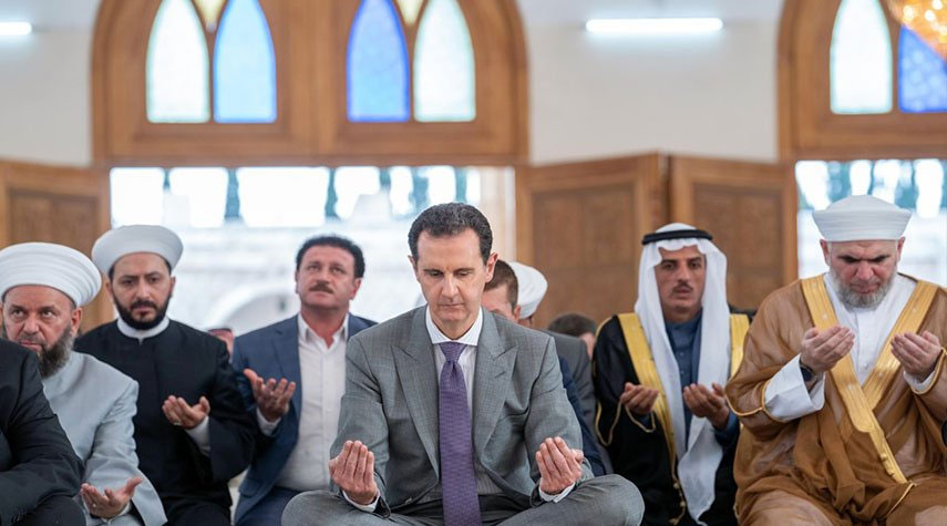 بالصور من سوريا.. الرئيس الأسد يؤدي صلاة عيد الأضحى