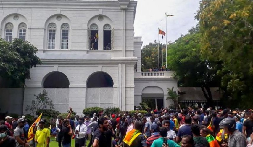 سريلانكا.. الحكومة تدعو لإجتماع طارئ بعد فرار الرئيس