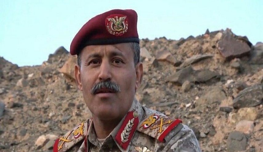 صنعاء.. وزير الدفاع ومحافظ مأرب يؤديان صلاة الأضحى مع جموع المصلين