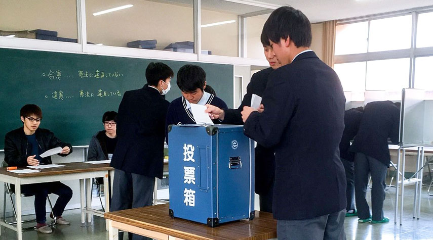فتح مراكز الاقتراع لانتخابات مجلس الشيوخ في اليابان