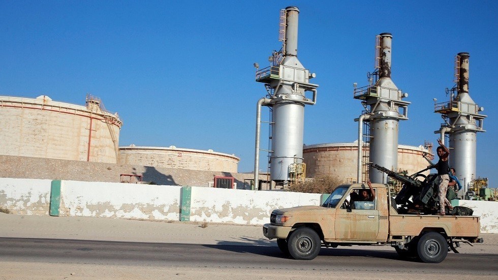 قوات مسلحة تنتشر في محيط مؤسسة النفط الليبية