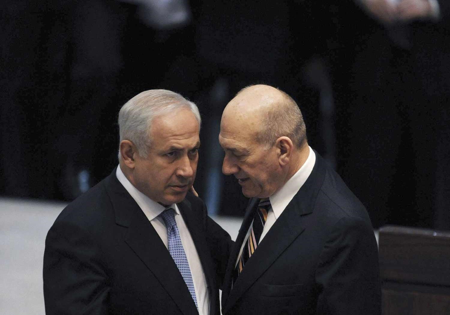 أولمرت: ليس لدى "إسرائيل" خيار عسكري ضدّ إيران وكلام نتنياهو فارغ