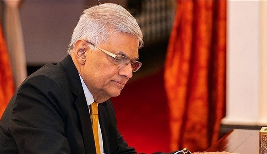 تنصيب رئيس الوزراء في سريلانكا رئيسا مؤقتا للبلاد