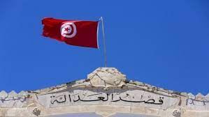 القضاء التونسي يمنع سفر وزير ومسؤولين سابقين متهمين بالفساد