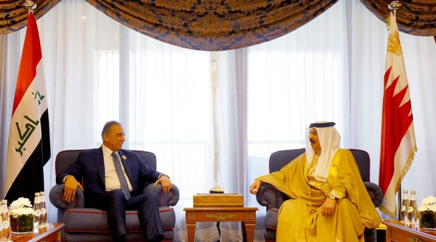  خلال قمة جدة.. رئيس الوزراء العراقي يلتقي بملك البحرين
