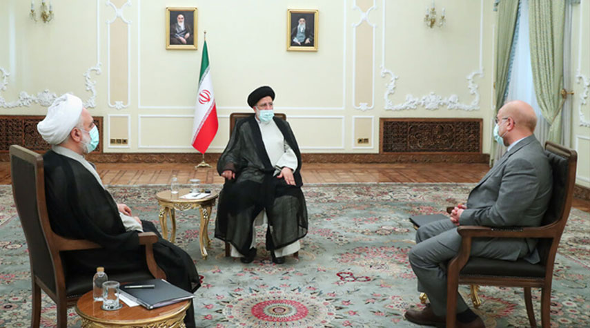 رئيسي يستضيف اجتماع رؤساء السلطات الثلاث في إيران